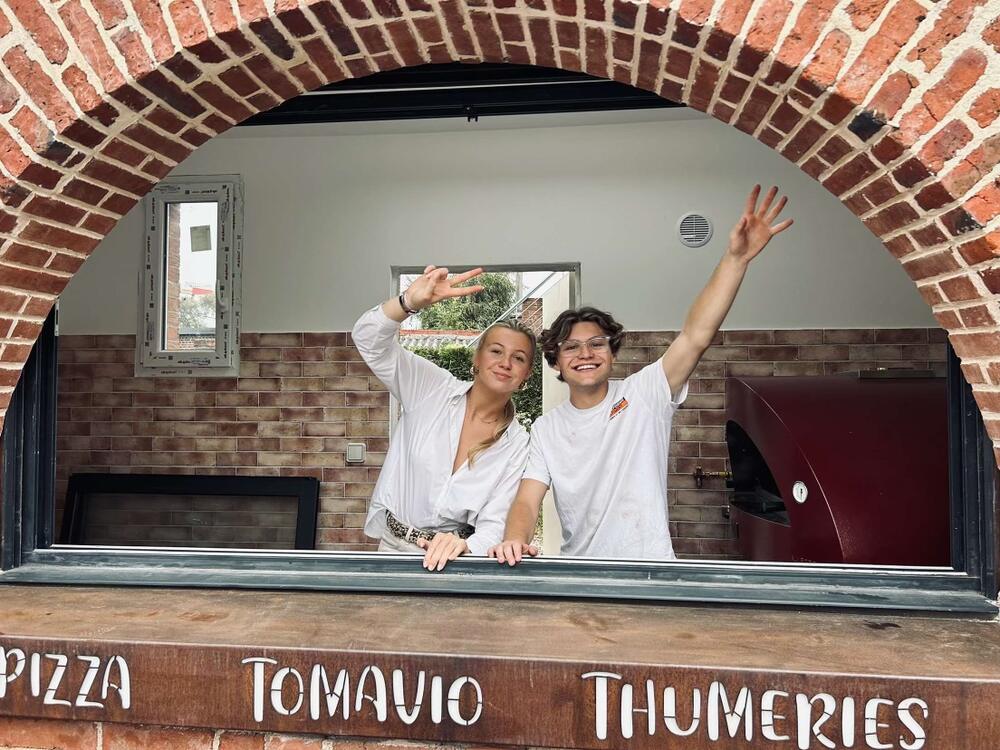 Marius et l'équipe Tomavio au comptoir de Thumeries